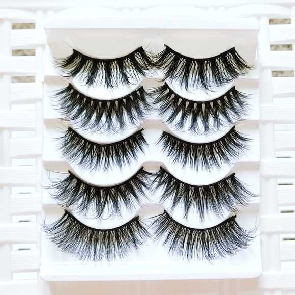 Lashes - Picture 1 of 4